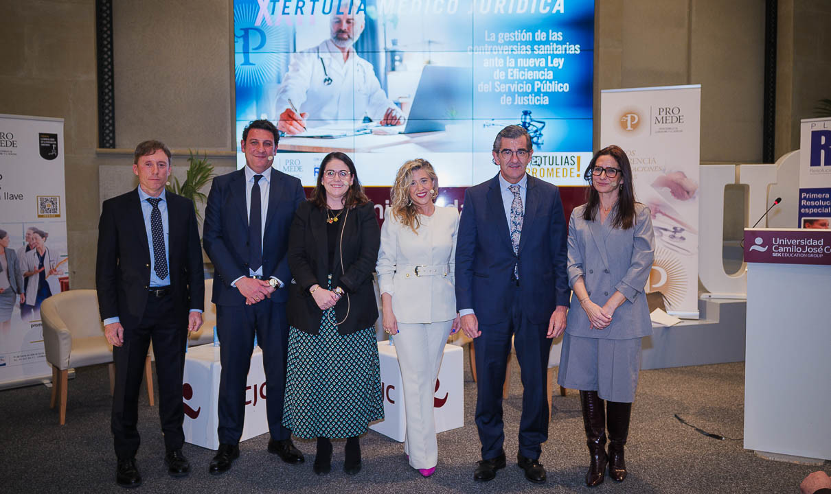 Participantes de la tertulia médico jurídica de Promede.