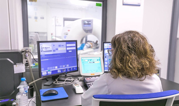 La Seram afirma que la resonancia magnética es la prueba de imagen de elección para el diagnóstico de la endometriosis pélvica profunda.