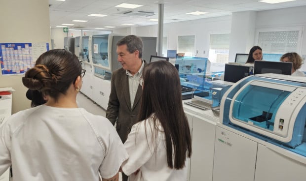Marciano Gómez, conseller de Sanidad de la Comunidad Valenciana, en su visita al Hospital de Vinaròs.