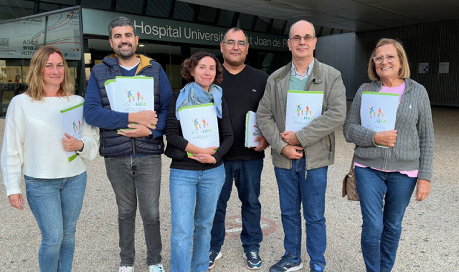 Foto de grupo de la Associació Catalana d'Hipercolesterolèmia Familiar