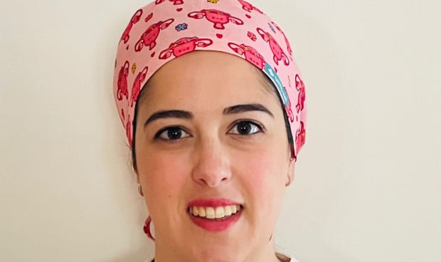 Cintia Coca es una TCAE que sueña con convertirse en enfermera.