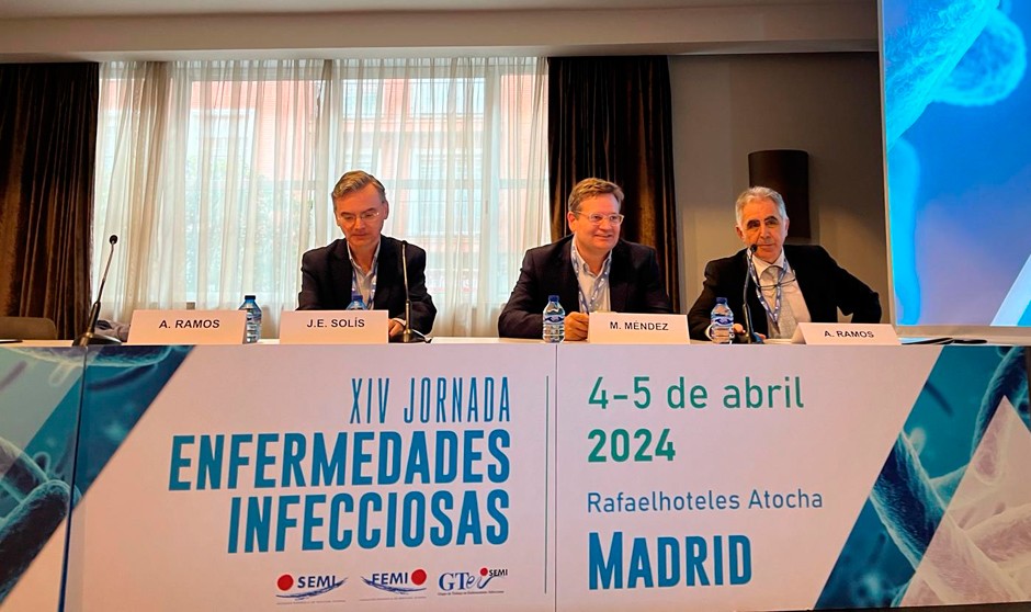 Julián Solís, Manuel Méndez y Antonio Ramos dan el pistoletazo de salida de la XIV Jornada de Enfermedades Infecciosas de la SEMI.