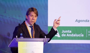 José Luis Arjona, subdirector económico-administrativo de Ingeniería del hospital,