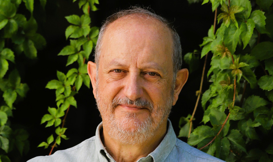 Nicolás Olea, médico, detalla en su libro las formas de evitar exponerse a los tóxicos de los disruptores endocrinos.