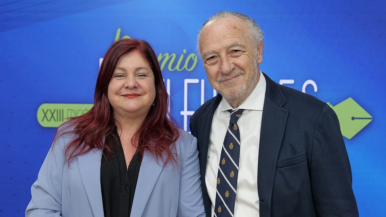 Celia Gómez y José María Pino presentan los XXIII Premios Sanitarias.