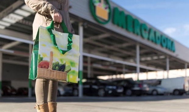 "Mercadona paga 1.300 euros y Enfermería Geriátrica llega con suerte a 900"