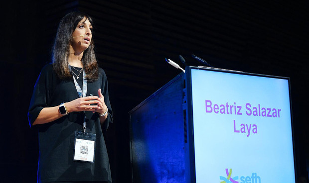 La farmacéutica hospitalaria Beatriz Salazar ha abordado los retos, oportunidades y riesgos que supone la implantación del cannabis medicinal