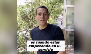 "No es que te esté siguiendo, es que estoy haciendo una guardia de mochila"