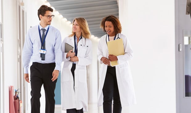 Médicos debaten sobre cuál es el mejor sistema sanitario del mundo