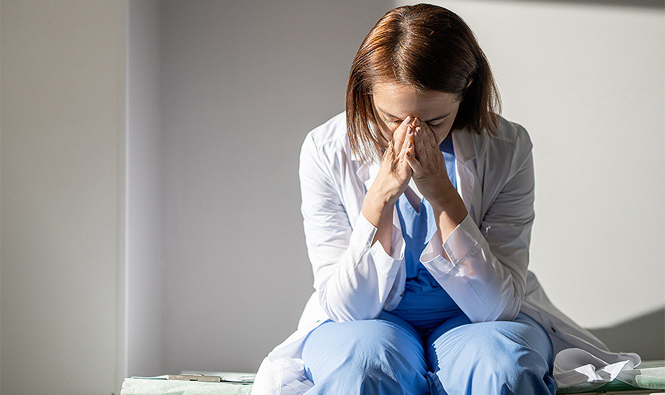 Esto es lo que opinan los profesionales sanitarios de volver a estudiar sus profesiones.