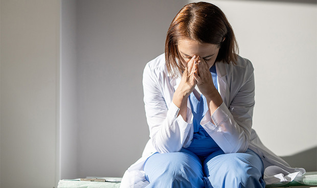 Esto es lo que opinan los profesionales sanitarios de volver a estudiar sus profesiones.