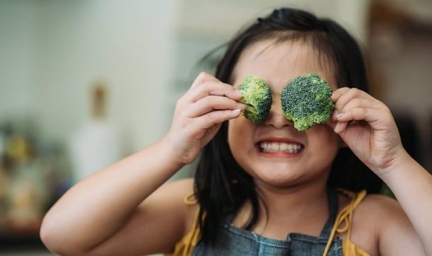 ¿Puede ser vegano un niño? Pediatría responde y marca los límites