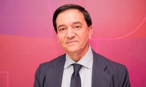 Diego Ayuso, secretario general del Consejo General de Enfermería y codirector del libro