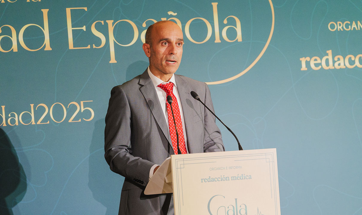 Ricardo López, director general de Sanitaria 2000, se dirige a los presentes en la Gala de la Sanidad Española