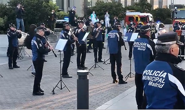 ¿'Resistiré' puede ser el nuevo himno oficial de España?