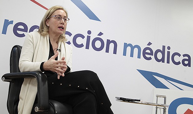 "Se debe valorar a la mujer en sanidad por ser profesional, no por mujer"