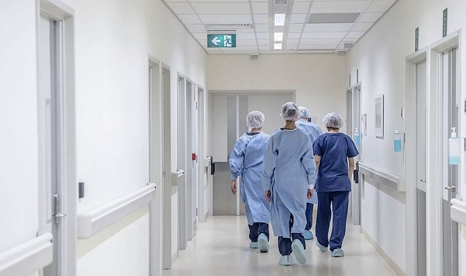 ¿Cómo deben ir los médicos a trabajar al hospital? Varios facultativos responde a esta pregunta en redes sociales.