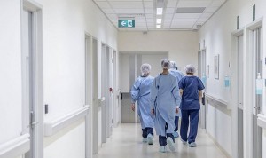 ¿Se puede ir en chándal a trabajar al hospital? Los médicos responden