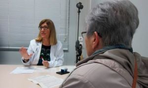 ¿Se puede negar un médico a atender pacientes que no estén en su cupo? 