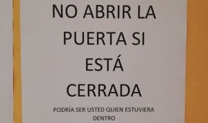 "Si no tardarais tanto entre pacientes, no tendríamos que llamar y entrar"