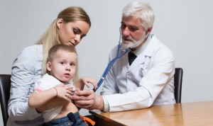 "Sí, tiene que desvestirle entero" y otras frases odiadas de los pediatras