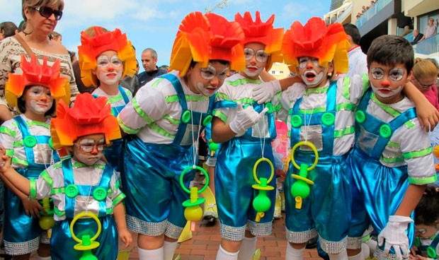 ¿Sin ideas en carnaval? Satse pide que no te disfraces de enfermera sexy