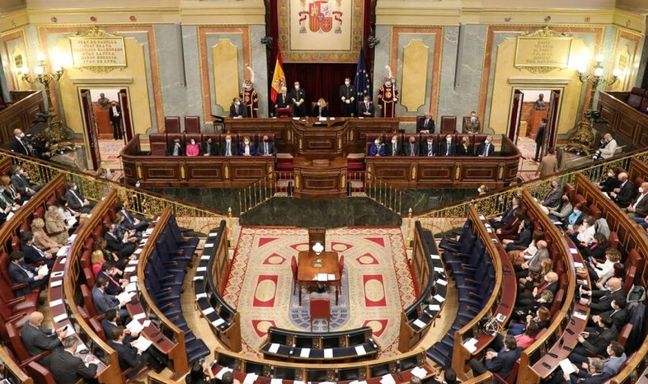'Todo o nada' del Congreso sobre la mascarilla obligatoria en la calle