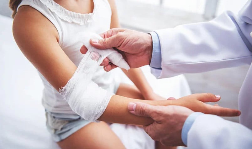 ¿Trabajarías como médico por 15.000 euros al mes en un país sin democracia?