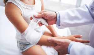 ¿Trabajarías como médico por 15.000 euros al mes en un país sin democracia?