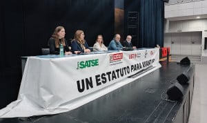 Los sindicatos Satse, CCOO, UGT, CSIF y CIG ofrecen una rueda de prensa para valorar la negociación del Estatuto Marco. 