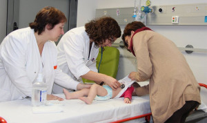 Médicas pediatras intentan conciliar su vida profesional y familiar.