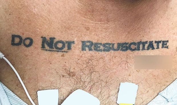 ¿Un tatuaje tiene la misma validez legal que un documento de 'no RCP'?