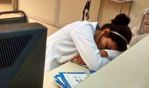 #YoTambienMeDormi: la campaña de apoyo a una médico que se quedó dormida