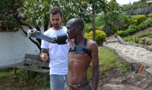 El ingeniero que revoluciona la sanidad de Kenia desde su casa en Madrid
