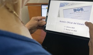 Una tablet con la edición digital del BOE.
