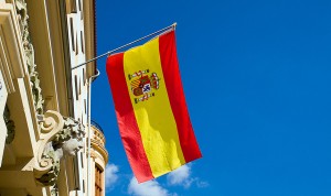 Bandera de España en edificio oficial