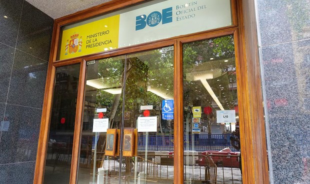 Puerta de las oficinas del BOE.