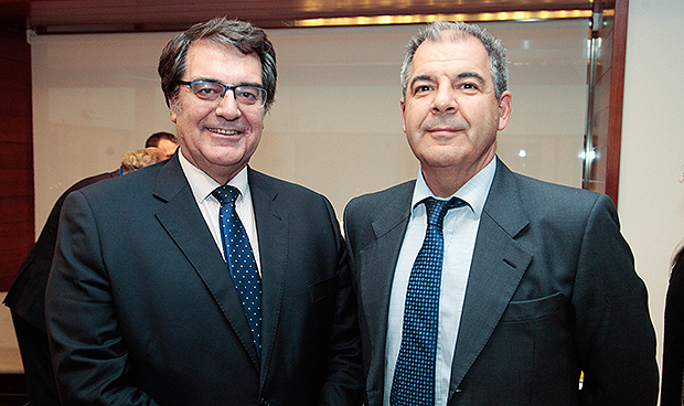 Los médicos pierden dinero al acceder a cargos directivos