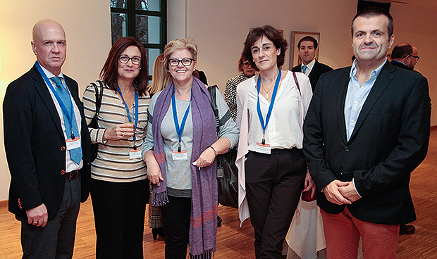 Los médicos pierden dinero al acceder a cargos directivos