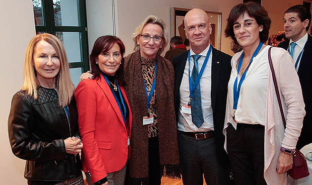 Los médicos pierden dinero al acceder a cargos directivos