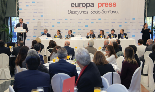 "Sanidad tiene que dejar a las CCAA reducir las plazas MIR innecesarias"