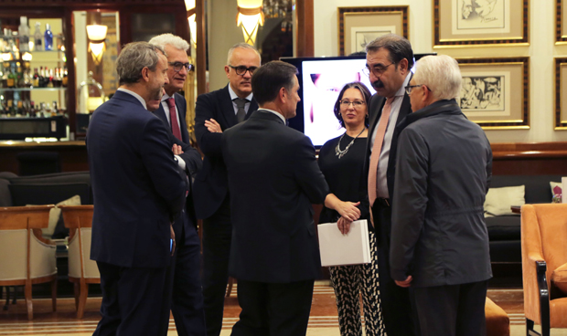 "Sanidad tiene que dejar a las CCAA reducir las plazas MIR innecesarias"