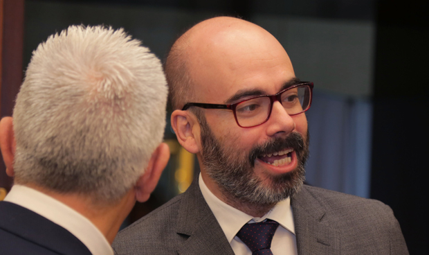 "Sanidad tiene que dejar a las CCAA reducir las plazas MIR innecesarias"