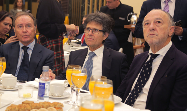 "Sanidad tiene que dejar a las CCAA reducir las plazas MIR innecesarias"