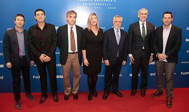 La Enfermería española premia poner "el alma en el cuidado de las personas"