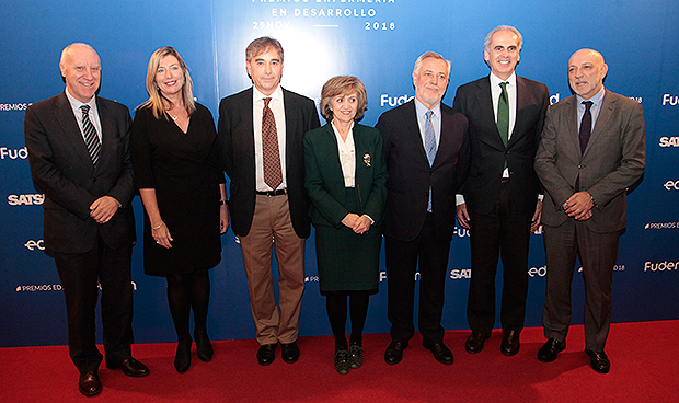 La Enfermería española premia poner "el alma en el cuidado de las personas"