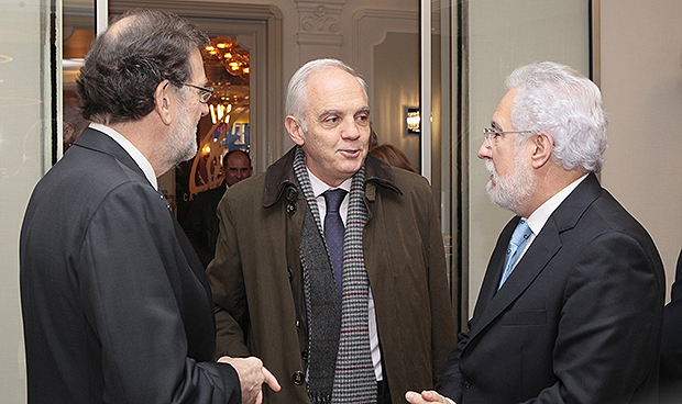 Santalices, presidente del parlamento gallego, insignia de Oro Asomega 2018