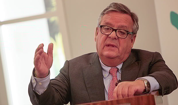 Santalices, presidente del parlamento gallego, insignia de Oro Asomega 2018