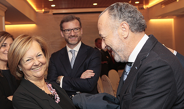 Santalices, presidente del parlamento gallego, insignia de Oro Asomega 2018