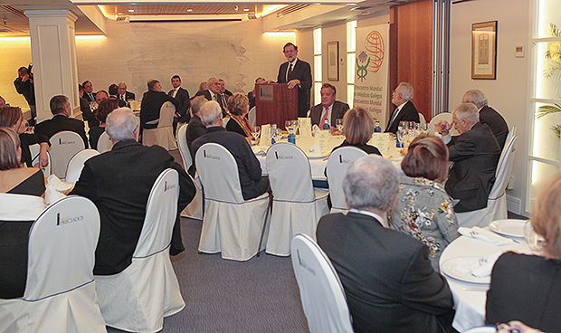 Santalices, presidente del parlamento gallego, insignia de Oro Asomega 2018